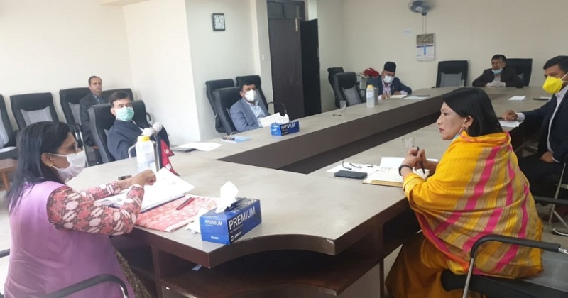 सहकारी मन्त्री र अभियान्ता विच छलफल